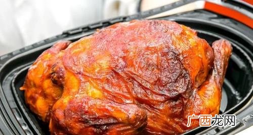 山姆会员店里面的烤鸡是比较受欢迎的一款网红熟食 山姆烤鸡有多大多重