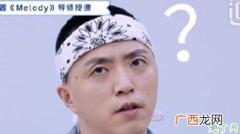 淡黄的长裙蓬松的头发是什么歌 抖音淡黄的长裙蓬松的头发歌词完整版
