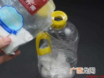 清洗油壶油桶有妙招的具体操作步骤 清洗油壶油桶有妙招