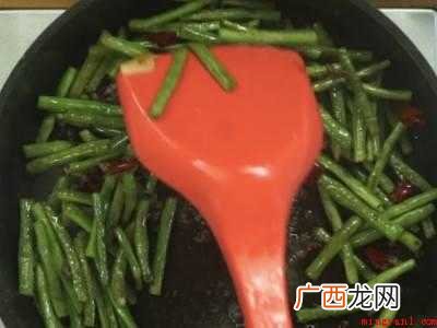 干煸豆角怎么炒好吃又简单的具体操作步骤 干煸豆角怎么炒好吃又简单