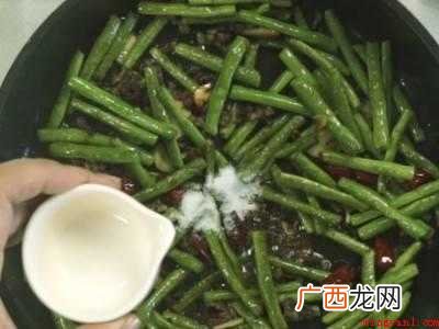 干煸豆角怎么炒好吃又简单的具体操作步骤 干煸豆角怎么炒好吃又简单