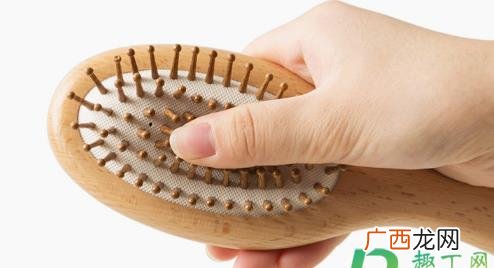 气囊梳里的头发怎么清理 气囊梳可以用水洗吗