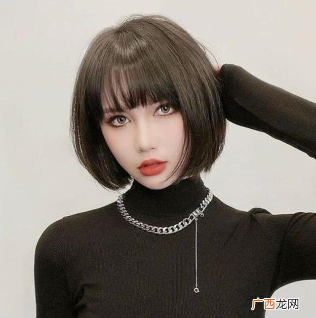 今年时尚的减龄短发型 2022年流行短发发型女图片