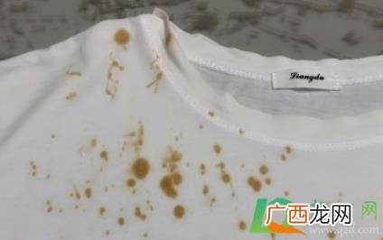 衣服上陈旧酱油渍怎么洗掉 酱油在衣服上用什么来分解