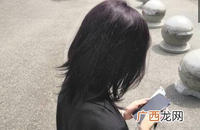 染了黑紫色还能染其他颜色吗 黑紫色能盖住白头发吗