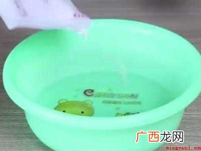 皮鞋垫有汗渍怎么的操作步骤 皮鞋垫有汗渍怎么