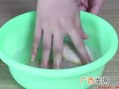 皮鞋垫有汗渍怎么的操作步骤 皮鞋垫有汗渍怎么