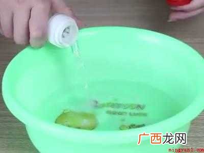 皮鞋垫有汗渍怎么的操作步骤 皮鞋垫有汗渍怎么