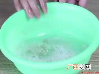 皮鞋垫有汗渍怎么的操作步骤 皮鞋垫有汗渍怎么