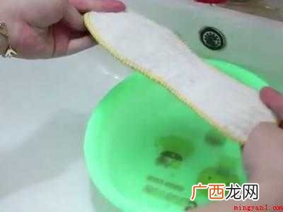 皮鞋垫有汗渍怎么的操作步骤 皮鞋垫有汗渍怎么