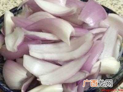 洋葱怎么剥的具体操作步骤 洋葱怎么剥