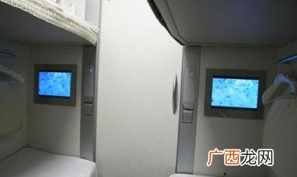 可以两个情侣买一张软卧吗 情侣买两张卧铺可以睡一起吗