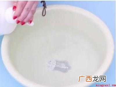 怎么洗掉衣服上的染发剂的具体操作步骤 怎么洗掉衣服上的染发剂