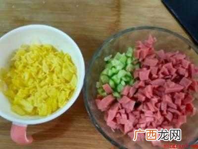 中午吃啥饭简单又好吃的具体操作步骤 中午吃啥饭简单又好吃