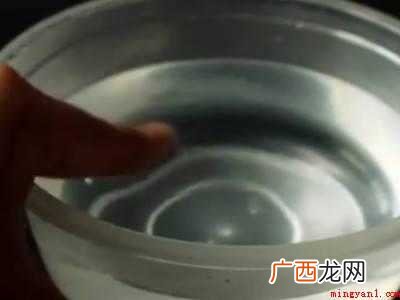 粘蝇板的胶粘手上怎么洗掉