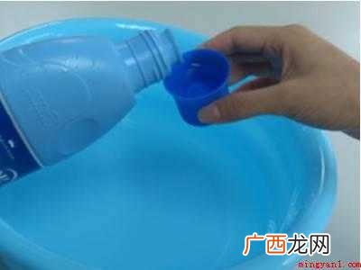 白裤子顽固污渍怎么洗的具体操作步骤 白裤子顽固污渍怎么洗
