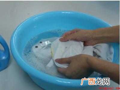 白裤子顽固污渍怎么洗的具体操作步骤 白裤子顽固污渍怎么洗