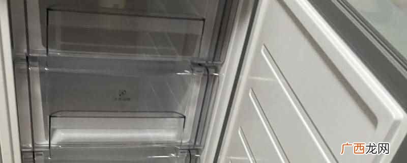 小心冷冻室门拆除过程中不要滑落 西门子274升冰箱怎么拆开