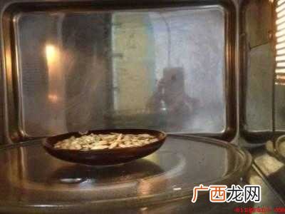 瓜子返潮了怎么弄的具体操作步骤 瓜子返潮了怎么弄