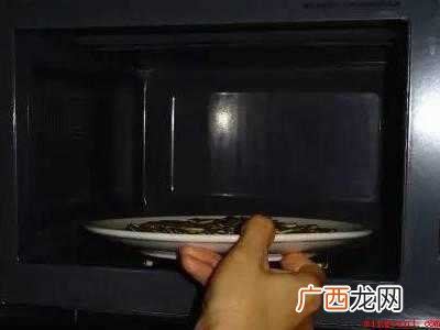 瓜子返潮了怎么弄的具体操作步骤 瓜子返潮了怎么弄