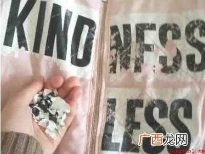衣服上的字母胶怎么快速去除