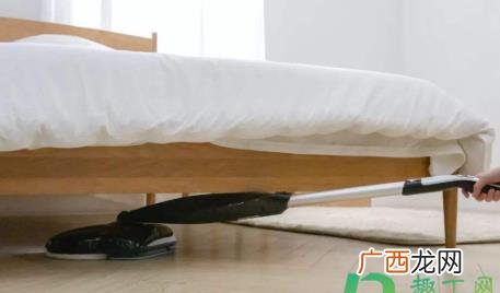 家里床比较低下面怎么清理 床底太低用什么打扫好