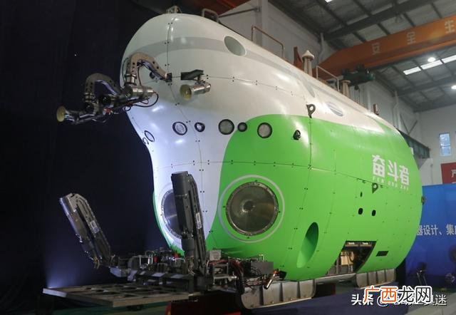 关于载人潜水器蛟龙号的介绍 蛟龙号最深能潜多少米