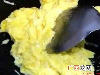 炒鸡蛋怎么去除腥味的具体操作步骤 炒鸡蛋怎么去除腥味