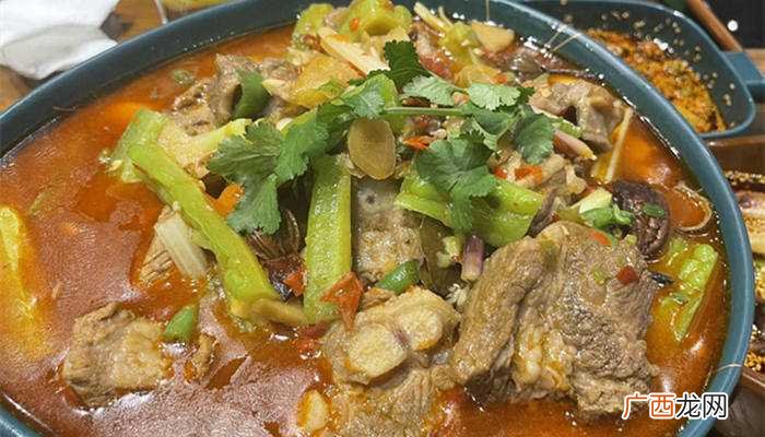 排骨可以和土豆、洋葱、酸菜、苦瓜、香菇、萝卜等食材一起炖 排骨可以炖什么