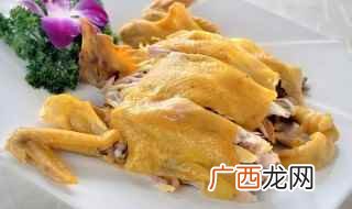 清远鸡一只3斤左右、油纸3张。生抽酱油20g、粗海盐7斤、香 简易盐焗鸡的做法