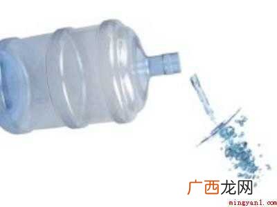 桶装水的桶怎么清洗的具体操作步骤 桶装水的桶怎么清洗