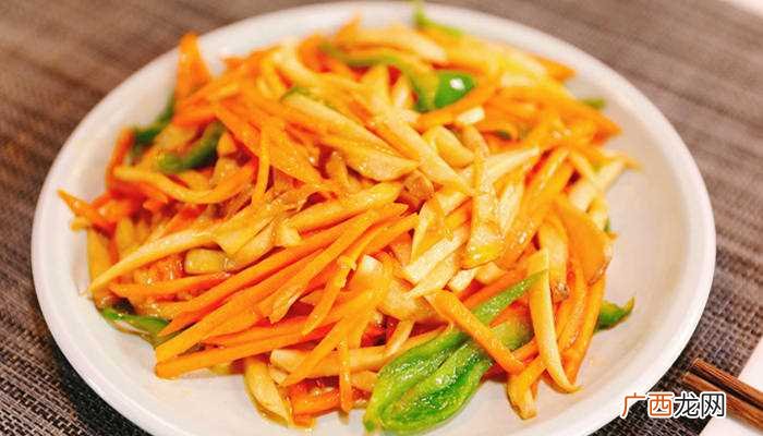 杏鲍菇和青椒、胡萝卜、腊肠、荷兰豆、山药等食材一起炒比较好吃 杏鲍菇和什么一起炒