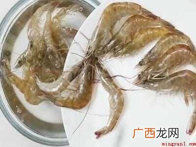 白虾怎么处理干净的具体操作步骤 白虾怎么处理干净