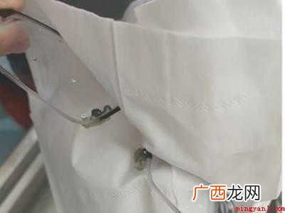 眼镜边框有绿色的东西怎么清除
