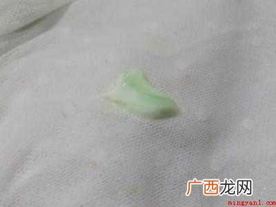 怎么洗掉衣服上的油渍的具体操作步骤 怎么洗掉衣服上的油渍