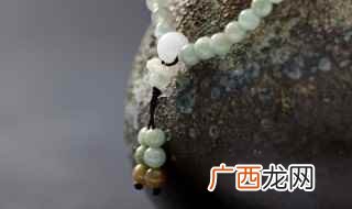 翡翠吊坠挂绳怎么绑 翡翠吊坠绳子绑法