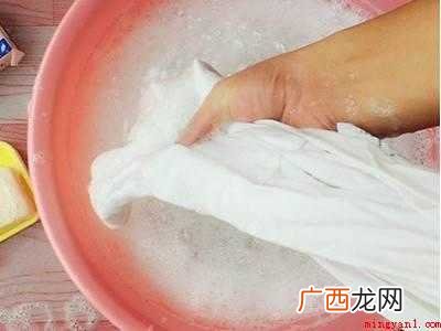 粘鼠板上的胶弄到衣服上怎么洗掉