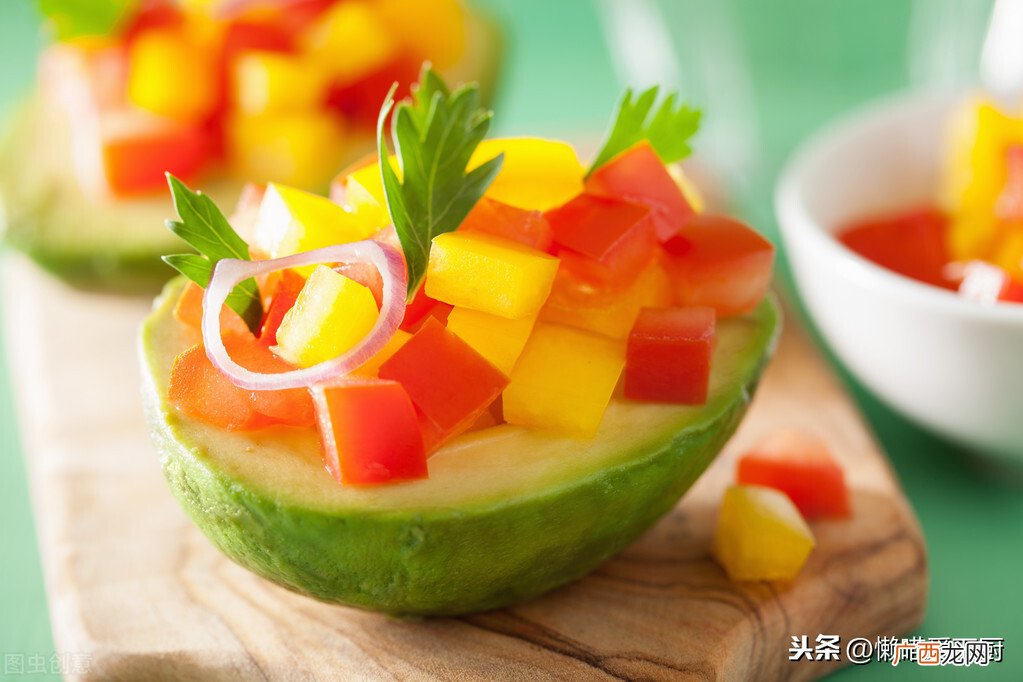 买牛油果要买软的还是硬的 牛油果怎么看熟不熟