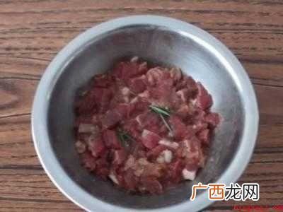 羊肉串怎么切的具体操作步骤 羊肉串怎么切
