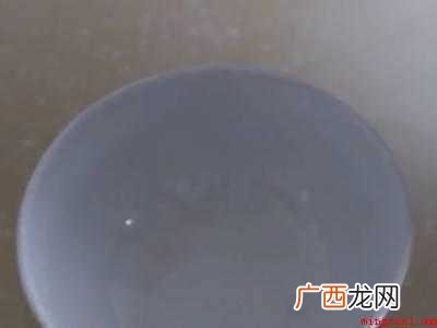 垃圾桶旁边的小虫子怎么消除
