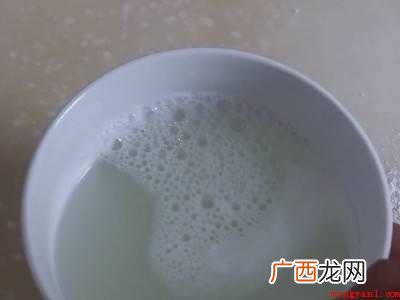 垃圾桶旁边的小虫子怎么消除
