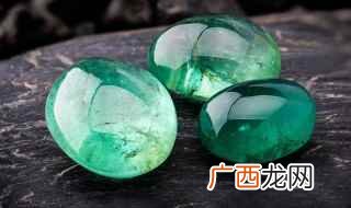 什么是红色翡翠原石 翡翠原石是怎么样的