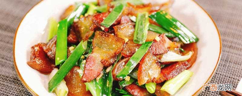 蒜苗和五花肉、牛肉、鸡肉、腊肉、鸭胗、香干、腐竹、鸡蛋、油豆 蒜苗和什么一起炒好吃