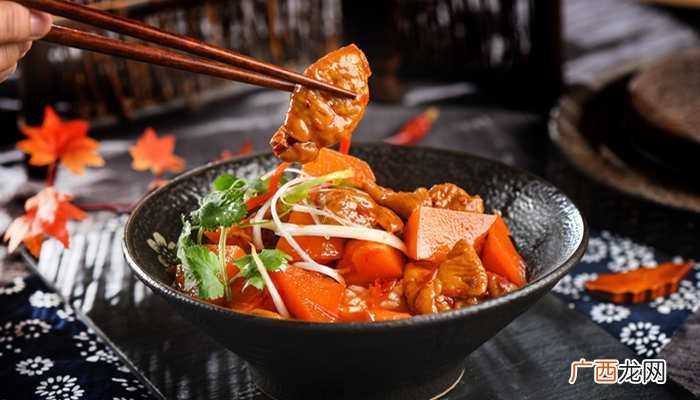 大肠和酸菜、泡菜、蒜苗、豆腐、洋葱、胡萝卜等一起炒比较好吃 大肠和什么一起炒好吃