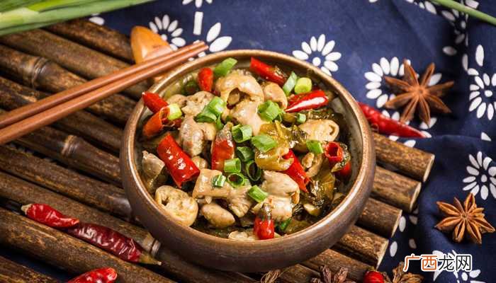 大肠和酸菜、泡菜、蒜苗、豆腐、洋葱、胡萝卜等一起炒比较好吃 大肠和什么一起炒好吃