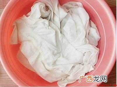白衣服上有霉点怎么去除