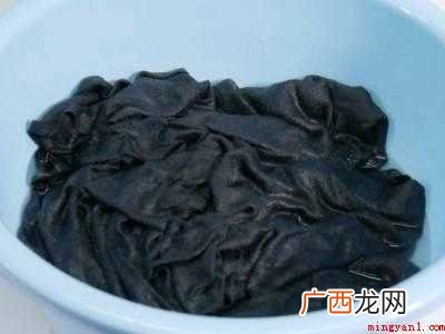 黑色衣服上有白色的痕迹怎么处理