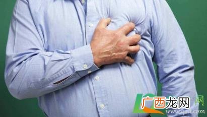 左胸有时候会突然刺痛是什么原因 左胸口上方隐隐作痛是什么原因