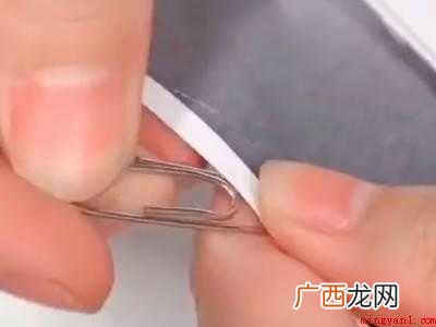 回形针怎么夹纸的具体操作步骤 回形针怎么夹纸