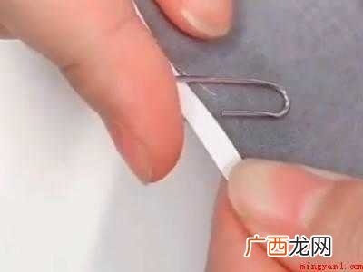 回形针怎么夹纸的具体操作步骤 回形针怎么夹纸